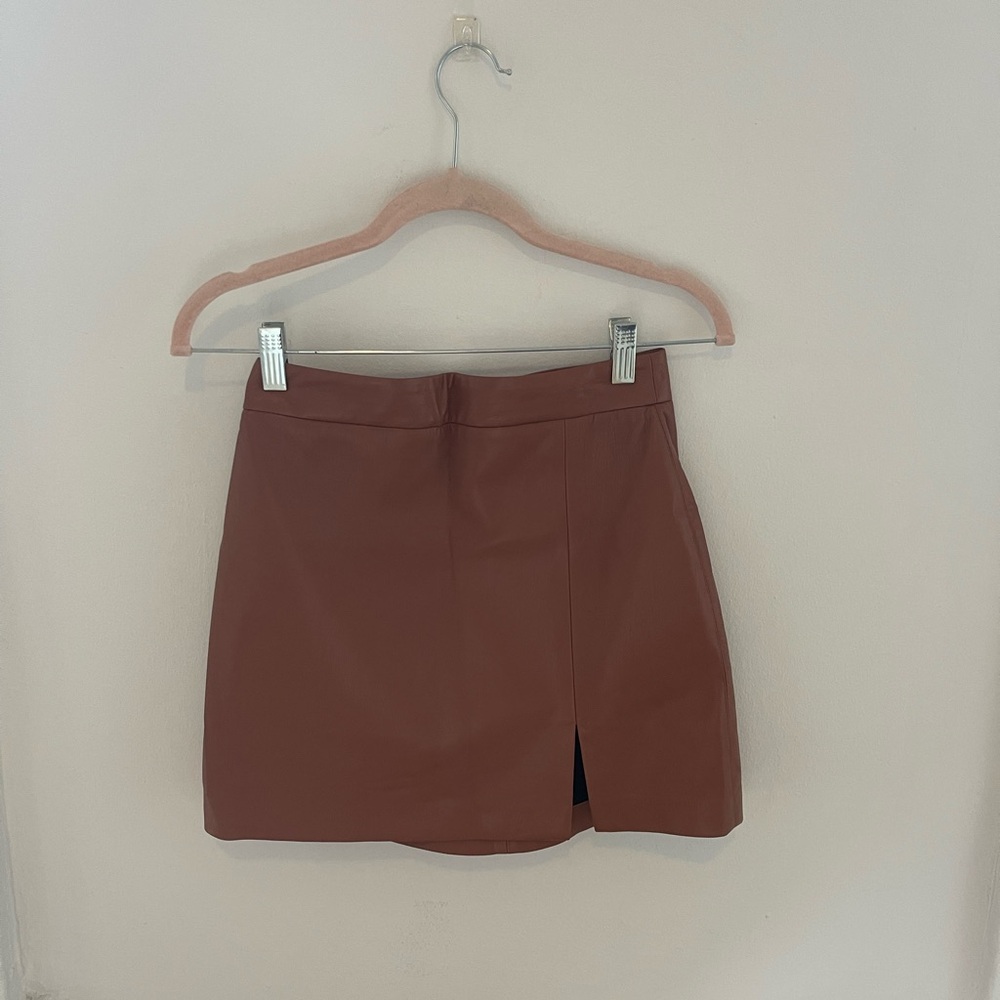 Aritzia wilfred leather skirt